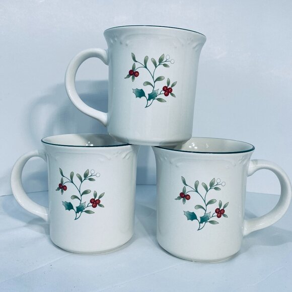 3 PFALTZGRAFF WINTERBERRY MUGS 13 0Z D/W M/W SAFE GUC - Picture 1 of 8